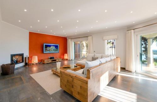 Olhao House | Villa Luso w/Heated Pool - Spacious & Peaceful