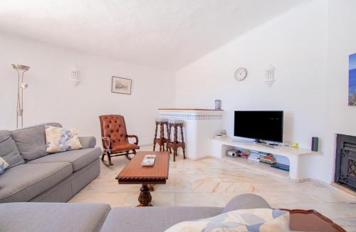 Caramujeira Villa | Casa Ryder - Short walk from Praia da Marinha