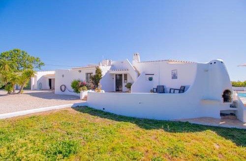 Caramujeira Villa | Casa Ryder - Short walk from Praia da Marinha