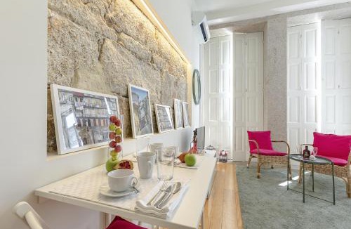 Centro / Baixa Apartment | Charming Balcony Apartment in Historic Ribeira - Inside Porto Apartments "Mouzinho"