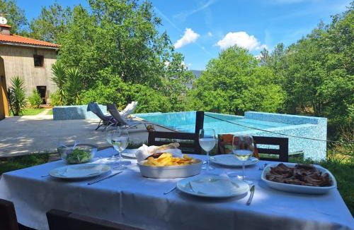 Parada de Bouro House | Casa com piscina privada e jacuzzi no Gerês
