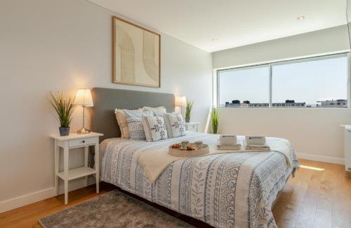 Campanha Apartment | Stylish Home with Balcony & Garage by HostWise