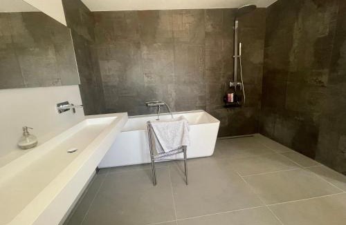 Quelfes House | Quinta do Coelhoazul