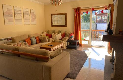 Souto Villa | Beautiful detached villa with private pool, Fibre Wi-fi, garden, games room & BBQ