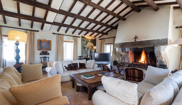 Rosa Estates: The Farmhouse & Stables