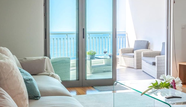 The Seaside Apartment by LovelyStay