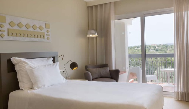 Ozadi Tavira Hotel