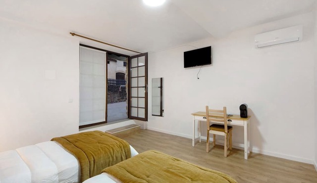 Room 'Quarto 3 Rc - Quinta Df' with Mountain View, Wi-Fi and Air Conditioning