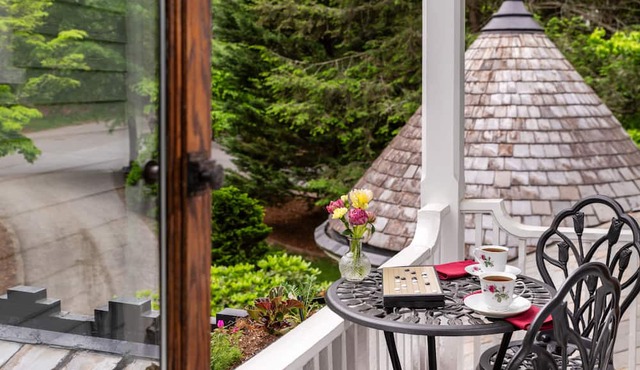 1899 Wright Inn and Carriage House in Asheville