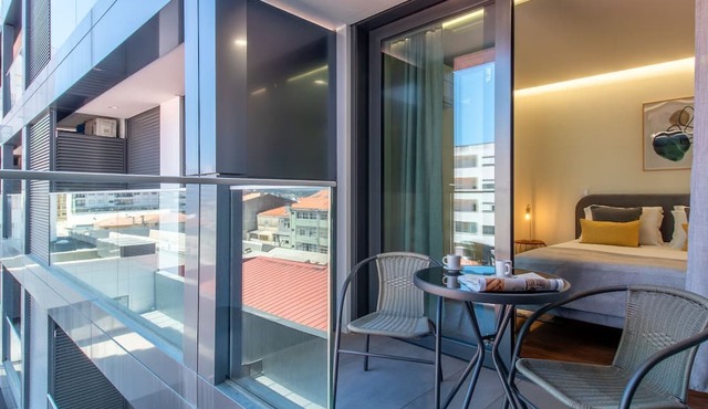 Central Gaia 1BR Flat w/Balcony by LovelyStay