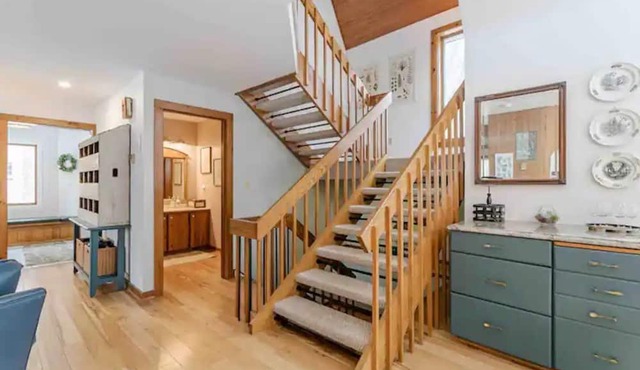 Robust vacation home near wineries, nature and ski mountains in the FLX region! in Naples
