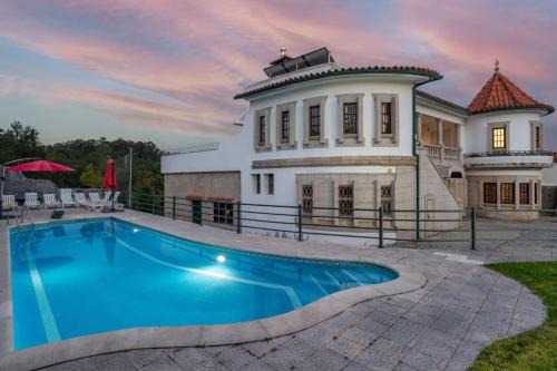 Calejo House – Pool & Sports & Grill Retreat
