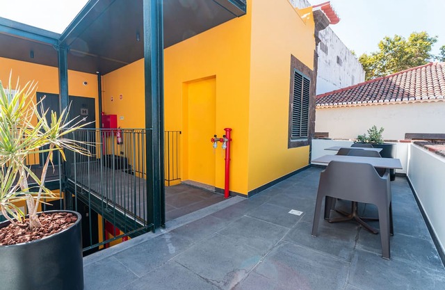 FLH Viola Market Flat IV